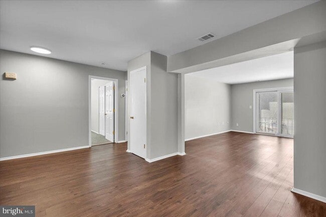 Photo - 915 Silver Ct