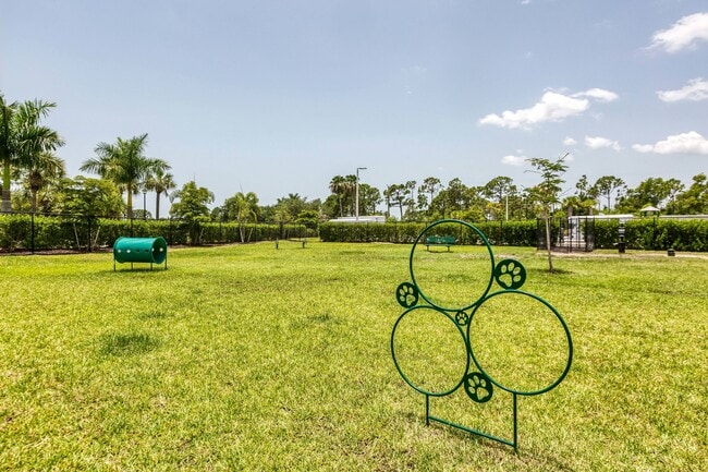 11-Parque-para-Perros_5500-SPECTRA-CIR-FORT-MYERS-FL_SPECTRA_RPI_II-100847-52