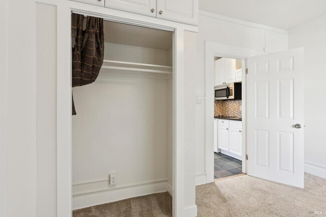 Building Photo - 21 Tamalpais Ave Unit B