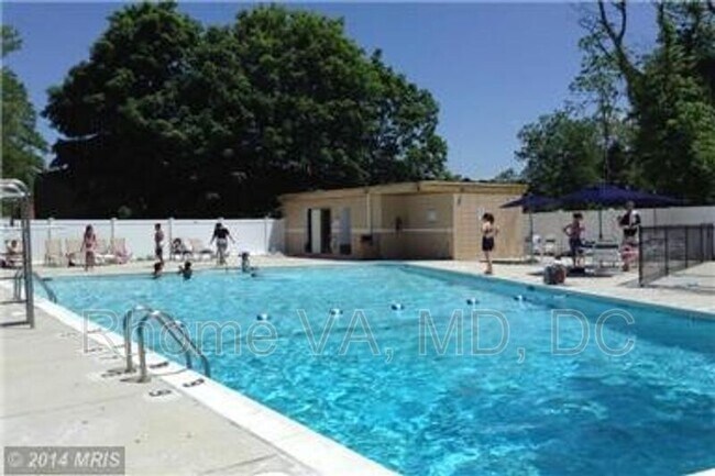 Photo - 3220 S 28th St Unit #204