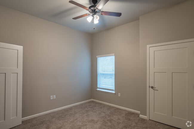 2BR, 1BA - 855SF