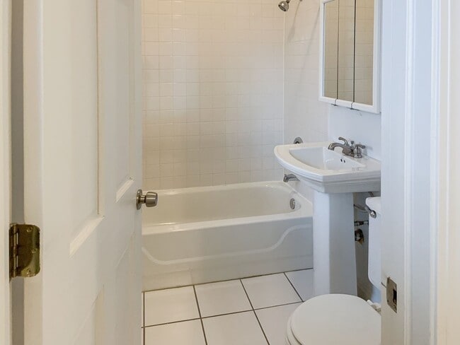 Photo - 3511 N Fremont St Unit 3S