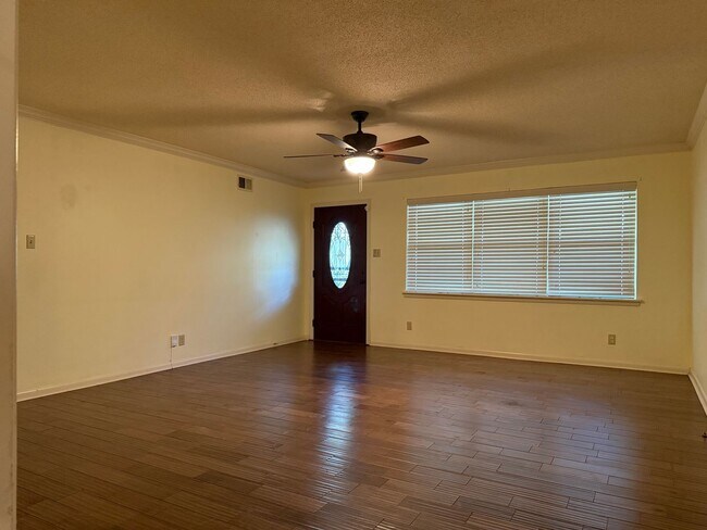 Photo - 823 N Bryan St