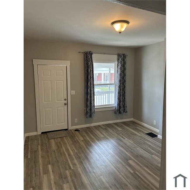 Photo - 210 S Yale Ave