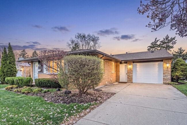 Building Photo - 650 Patricia Ln