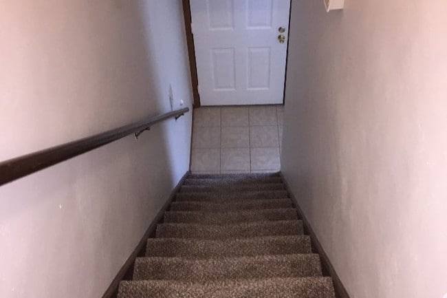 Escaleras - 30 Zelt St