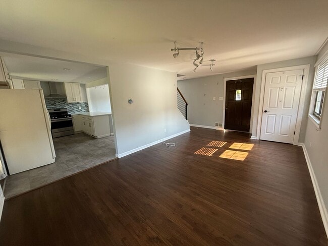 Photo - Luxury 3-Bedroom, 1-Bathroom House in Broo...