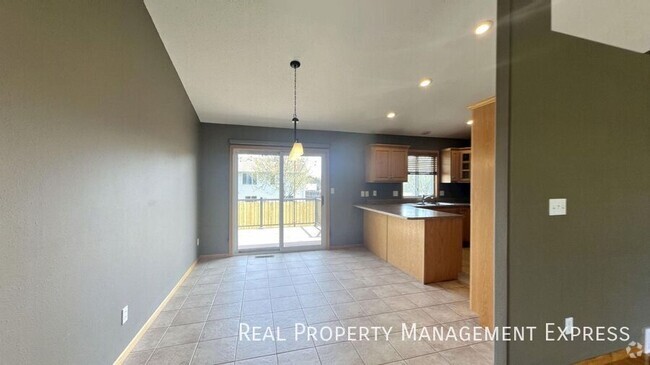 Building Photo - 5208 S Birchwood Ave Rental