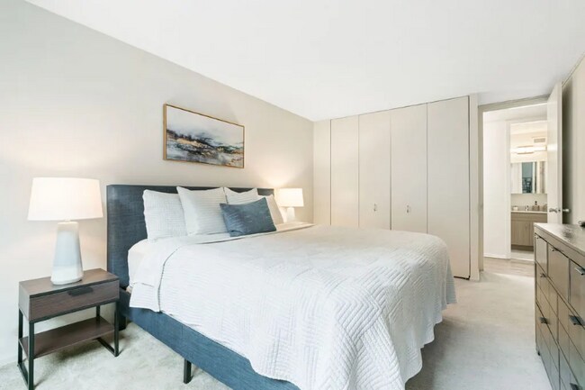 Photo - 1064 N Dearborn St