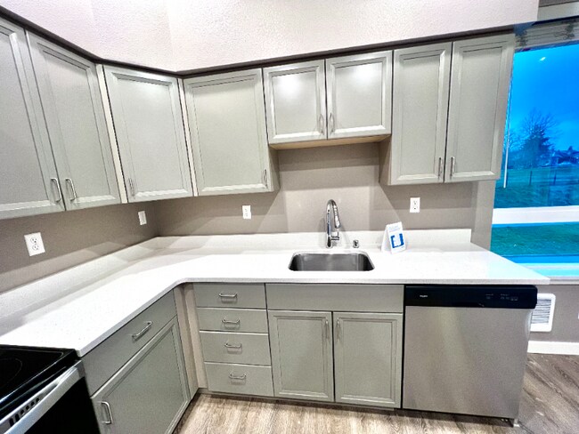 Photo - 2330 Yakima Ct Unidad C402