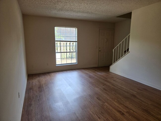 Building Photo - 1 Bedroom, 1.5 Bath Townhouse Unit 223B