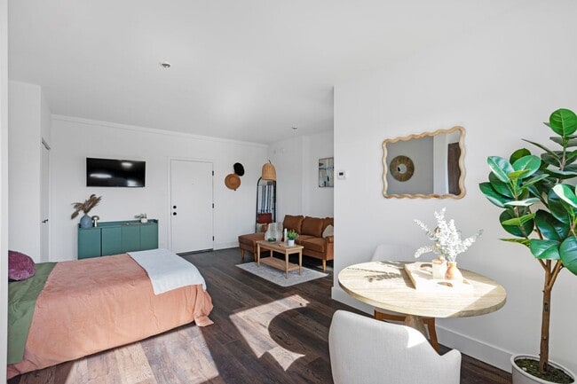 Photo - 1555 W Hollywood Ave