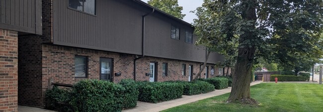 Building Photo - Colonial Apartments