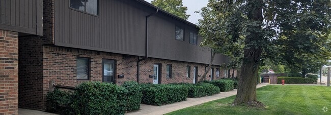 Building Photo - Colonial Apartments