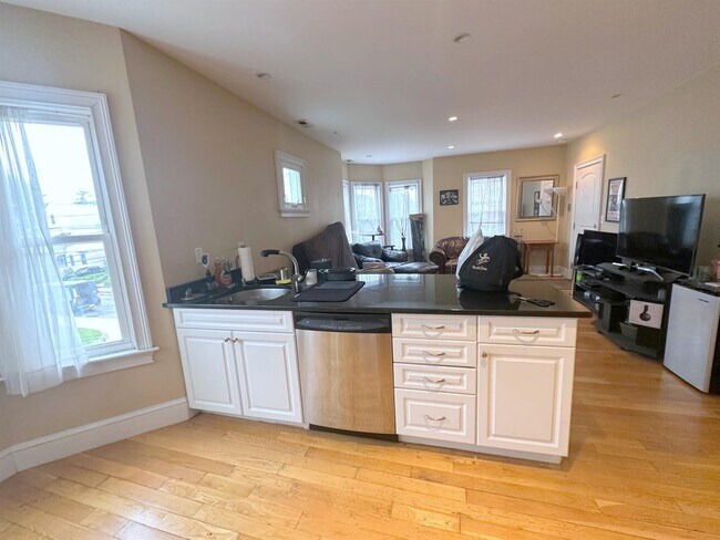 Photo - 57 Greenleaf Ave Unit 3