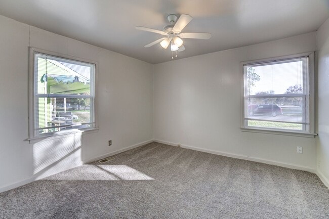 Building Photo - 3 Bed | 1 Bath