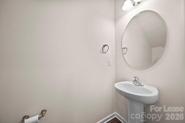 Photo - 711 Lackey St