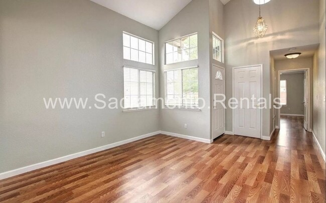 Photo - Spacious Elk Grove 5bd/3ba House with 3 Car Garage