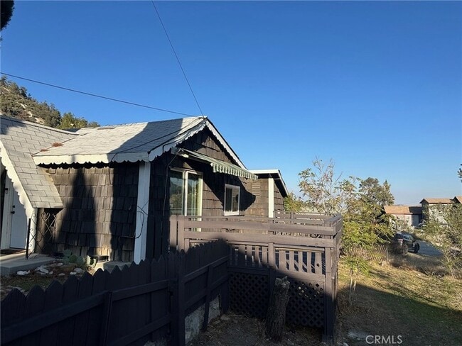 Building Photo - 736 Santa Cruz Trail