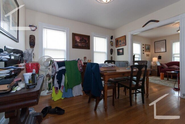 62 Dustin St