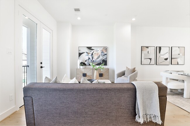 Photo - 1020 W 15th 1/2 St