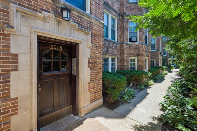 Photo - 2018 W Greenleaf Ave Unit 1F