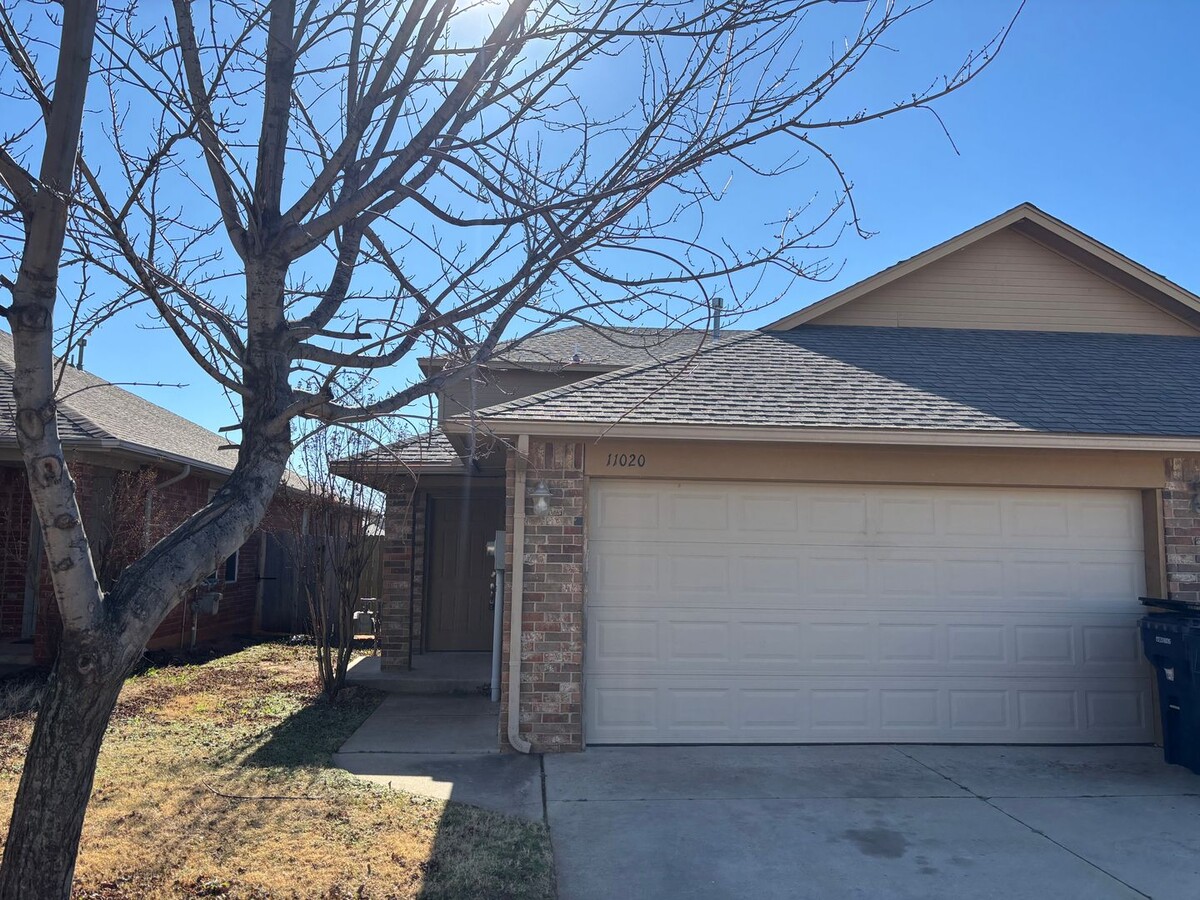 Photo - Wonderful Duplex in Yukon!