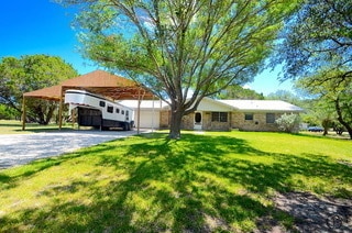 Building Photo - Nice Country living!