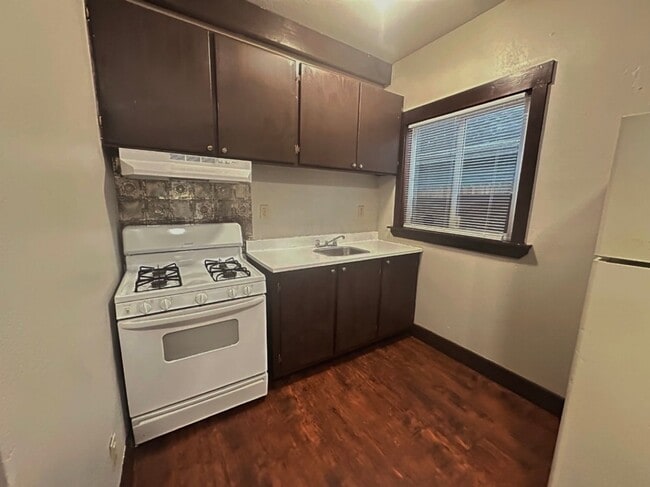 Building Photo - 201 East Sixth Street-1 Unit 1