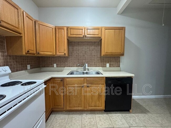 Photo - 1366 Clermont Ave Unit B