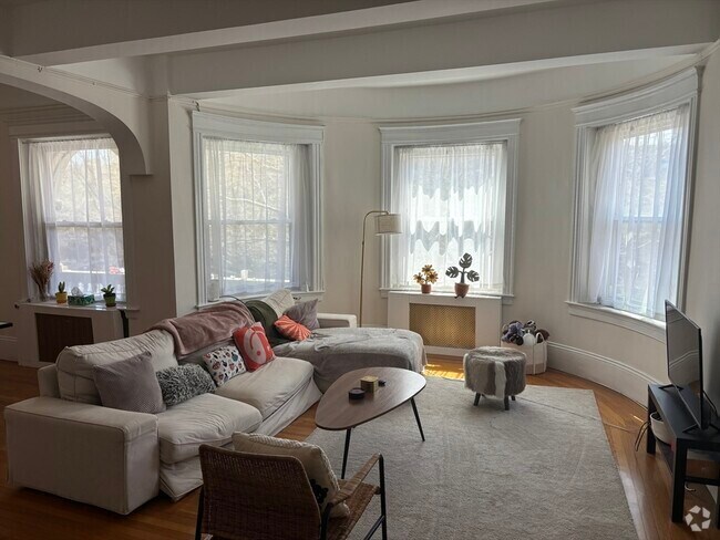 Building Photo - 1070 Beacon St Unit 3A Rental