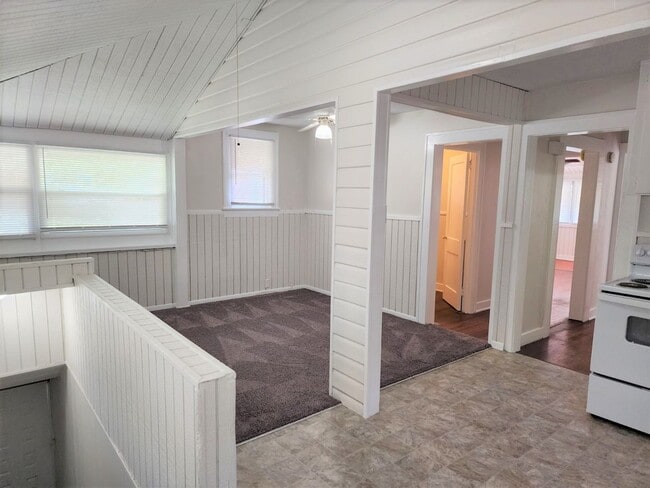 Photo - P204 - #4C Holiday Inn Unit P204 - #4C Holiday Inn - 5444 1/2 30th Ave S