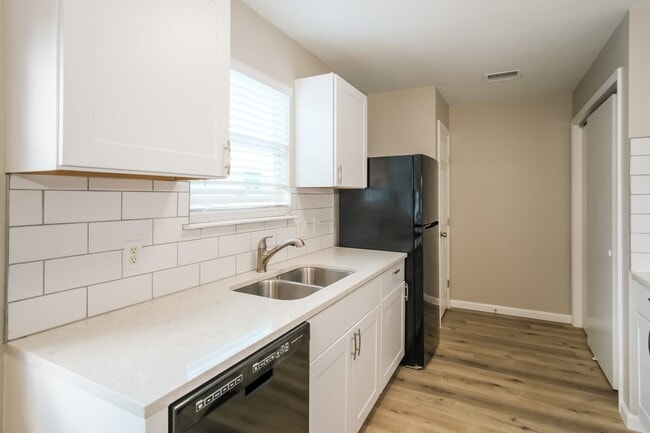 Building Photo - 17801 Powder Creek Dr