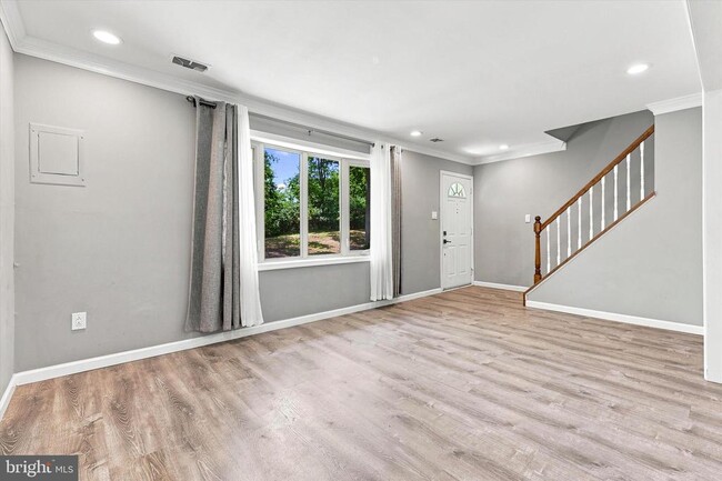 Building Photo - 106 Woodside Cir