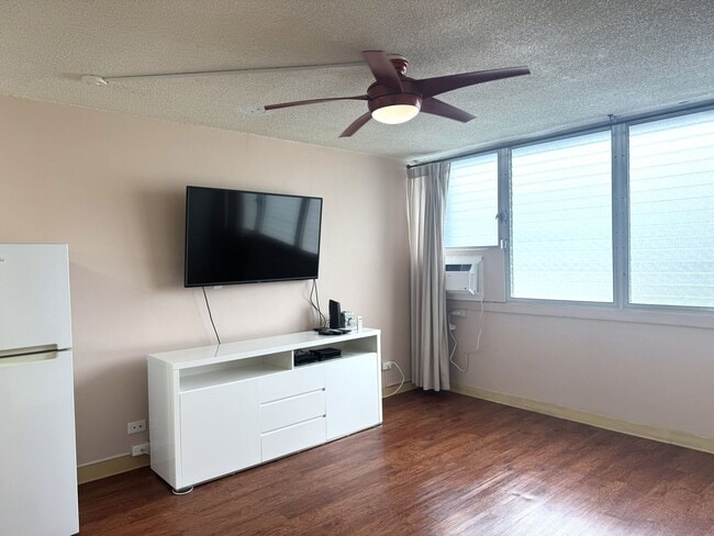 Photo - Rycroft Terrace - Upgraded Studio with Parking! Unidad 518