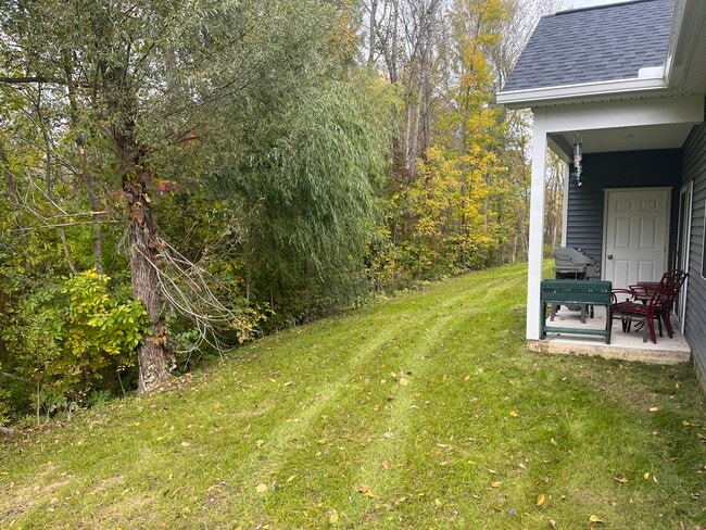 Photo - 2104 Community Ln
