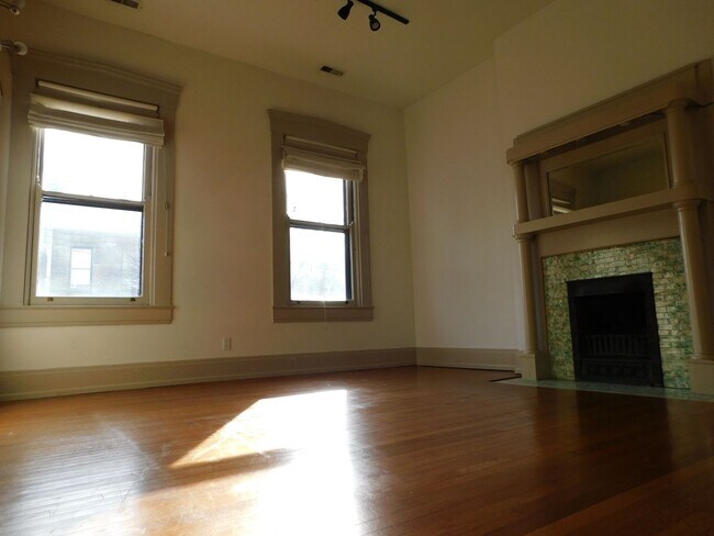 Photo - 104 W 5th St Unit Apt #1