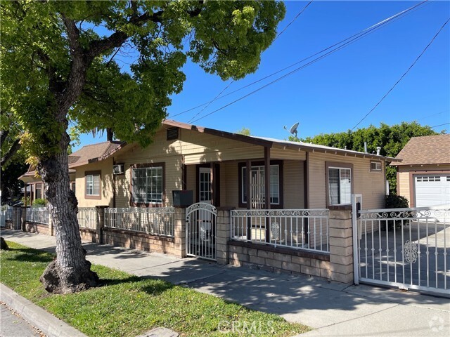 Building Photo - 419 S Heliotrope Ave Rental