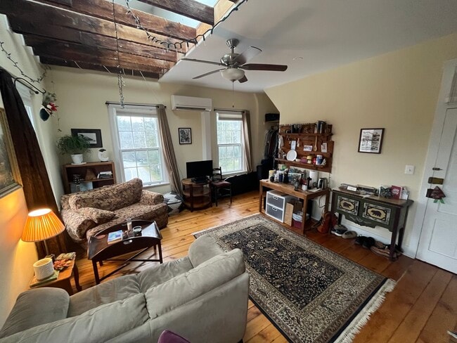 Photo - The Monkton Hotel