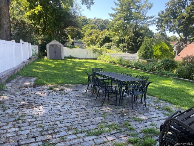 Photo - 16 Taxter Rd