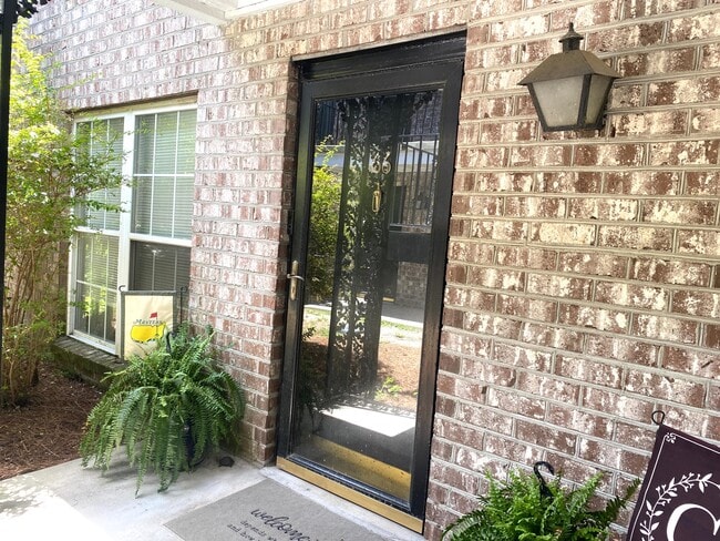 Building Photo - 811 Colony Dr Unit Cool Condo