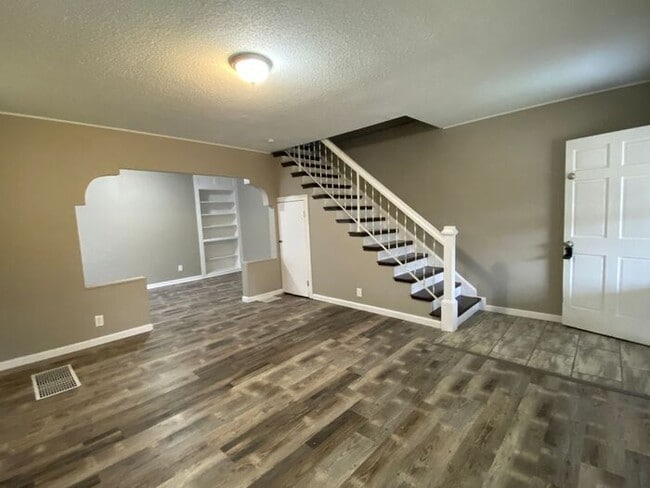 Photo - $1,395 3 Bed + Bonus Room! Must See!