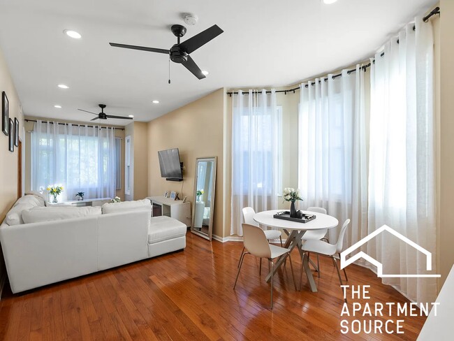 Photo - 2028 N Hamlin Ave Unidad 2