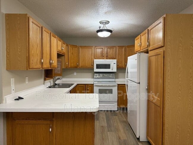 Building Photo - 2736-33 1/2 33 1/2 Ave S