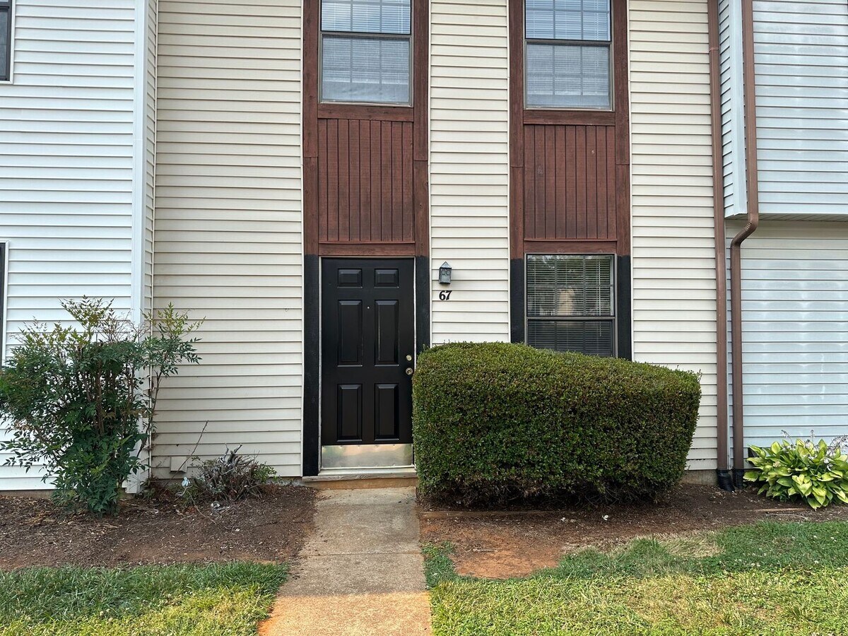 2 Story Townhouse Under $900 - 2 Story Townhouse Under $900