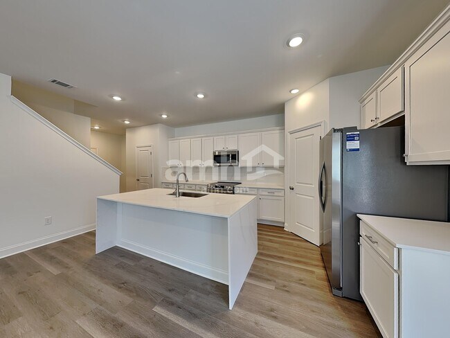 Photo - 380 Pointe Dr