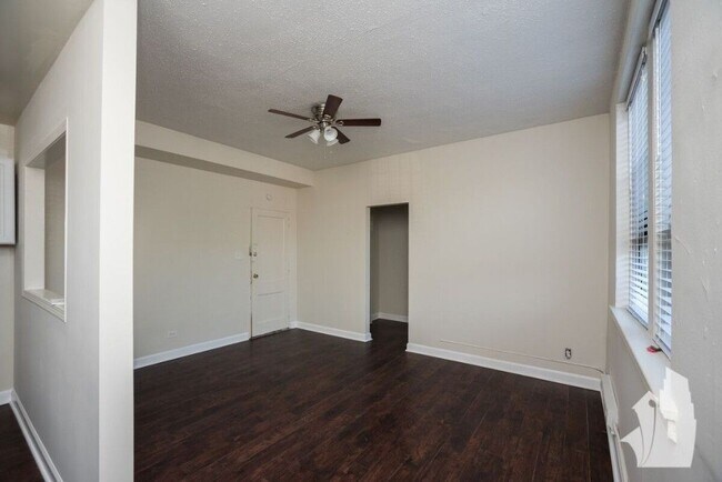 Photo - 3345 N Marshfield Ave