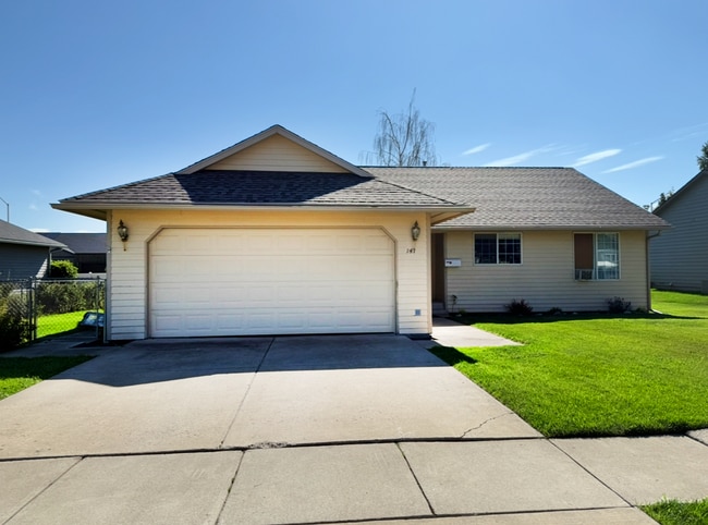 Building Photo - Lovely Kalispell home with a garage
