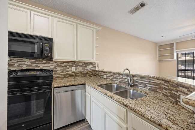 Photo - 4800 W Lovers Ln Unidad 406D