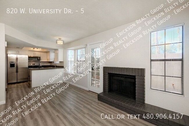 Photo - 820 W University Dr